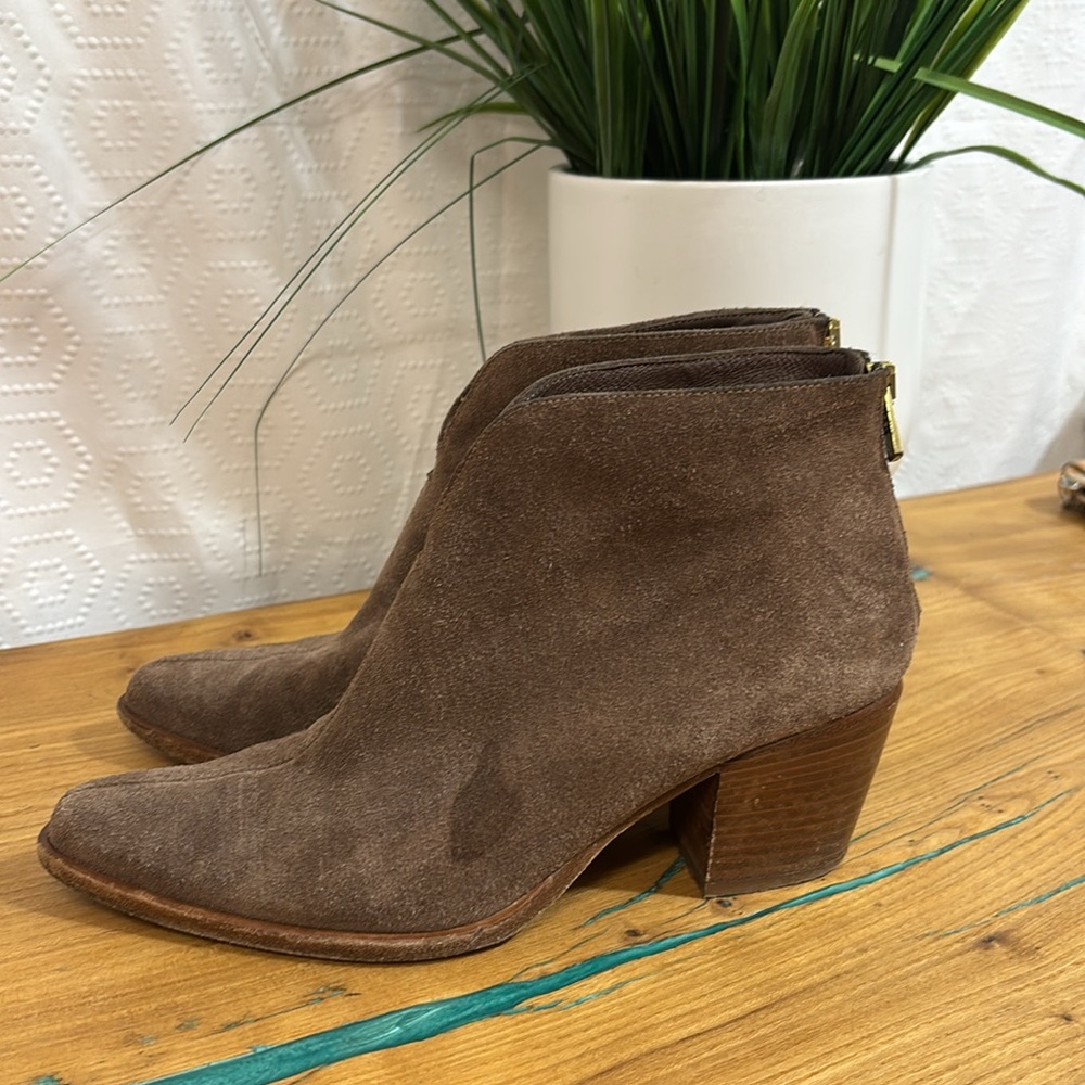 Vince Havana Notch Bootie